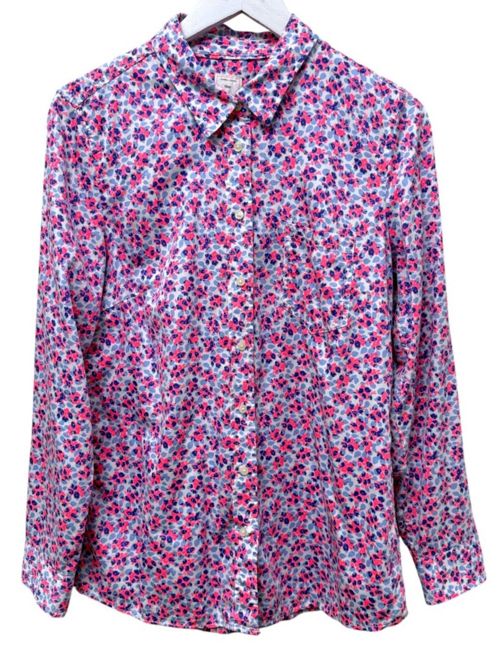 Gap Floral Fitted Boyfriend Shirt Medium Womens Button Up Long Sleeve Pink Blue